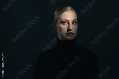 Fotomural Retro 1940s woman in black turtleneck sweater.