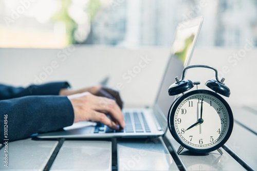 Fotografía Times to working in the morning, mobile business lifestyle work with laptop computer outdoor