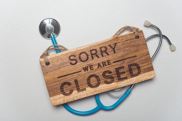 Wall Mural - wood closed sign board on stetroscope