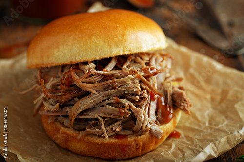 Fotomural Pulled pork sandwich with brioche buns and pickles