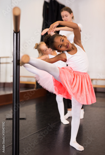 Girls Practicing Elements On Ballet Barre Kaufen Sie Dieses Foto Und Finden Sie Ahnliche Bilder Auf Adobe Stock Adobe Stock