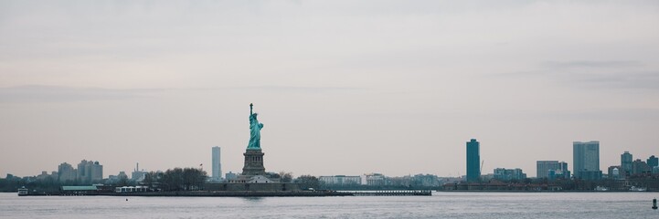 Canvas Print - Beautiful wide panorama of the New York Harbor with the Statue of Liberty in the middle