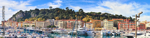 Fotomural Nice, France - December 02, 2019: View of the commercial Lympia port in a clear