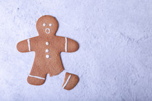 Gingerbread Man With A Broken Leg (without Leg) And With A Surprised Face. Traditional New Year And Christmas Homemade Cookies. Selective Focus, Close Up. Place For Text.