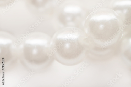 Cuadros en Lienzo Macro white pearl beads string isolated background