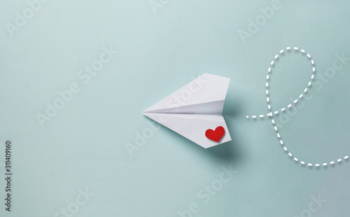 Fotomural paper love airplane on color background