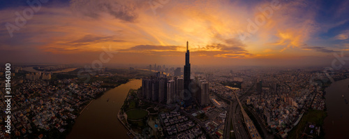 Fotografía Ho Chi Minh City, Vietnam November 09/2019 Ho Chi Minh City skyline in sunset lo