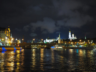 Mosco at night with the buildings in the park