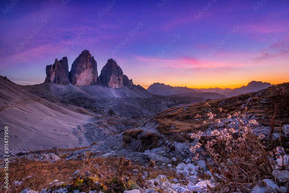 Beautiful landscape of mountains during sunset - Tre Cime di Lavaredo - obrazy, fototapety, plakaty 