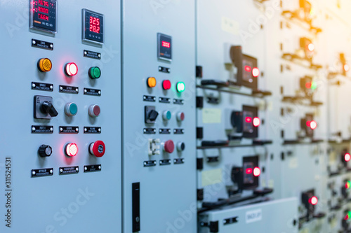 Fotografía Electrical switch gear at Low Voltage motor control center cabinet in coal power plant