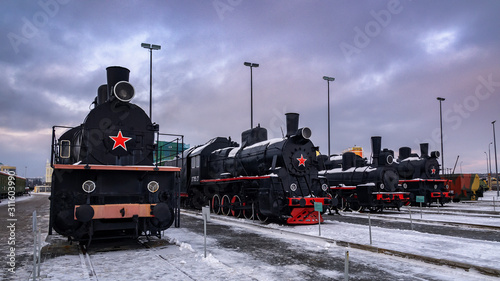  Fototapety pociągi   ekspozycja-sprzetu-wojskowego-muzeum-historii-wojskowosci-w-verkhnyaya-pyshma-rosja-ye
