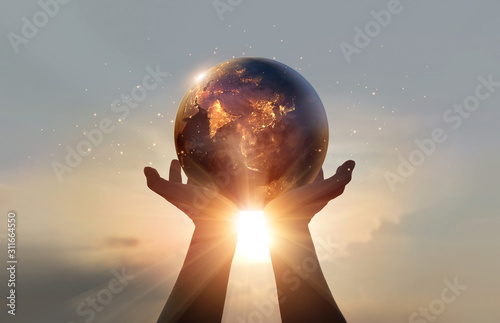 Fotomural Earth at night was holding in human hands