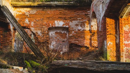 Canvas Print - Old ruins. destroyed red brick walls of ancient building