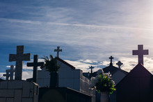 Cementerio Católico Al Anochecer