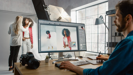 Aufkleber - Backstage of the Photoshoot: Make-up Artist Applies Makeup on Beautiful Black Girl. Photo Editor Works on Desktop Computer Retouching Photo with Image Editing Software. Fashion Magazine