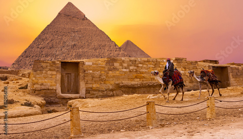 sphinx-against-the-backdrop-of-the-great-egyptian-pyramids-africa-giza-plateau