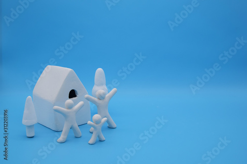 喜ぶ家族と家横位置青背景 Buy This Stock Photo And Explore Similar Images At Adobe Stock Adobe Stock 喜ぶ家族と家横位置青背景 Buy This Stock Photo And Explore Similar Images At Adobe Stock Adobe Stock