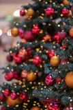 Fototapeta Pokój dzieciecy - Weihnachtsbaum mit Christbaumkugeln an Weihnachten