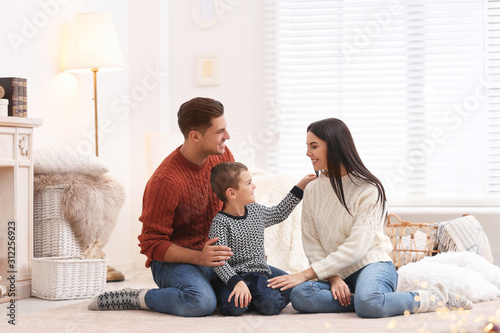 Fotomural Happy family with little son spending time together at home