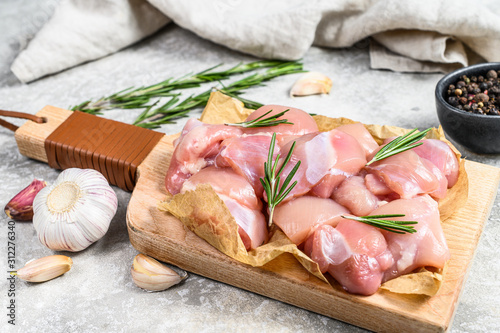Cuadros en Lienzo raw chicken fillet cut into cubes with spices