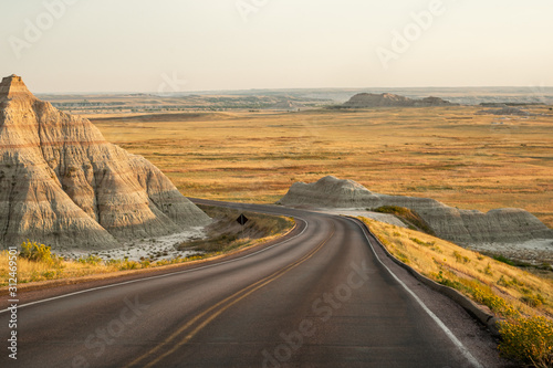 Fototapeta Krajobraz w parku narodowym Badlands wieczorem w okresie letnim, Dakota Południowa, Stany Zjednoczone Ameryki