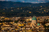 Fototapeta  - Vista aerea de Florencia, Italia, ciudad medioeval y cuna del Renacimiento. Se destaca la Gran Sinagoga con su cúpula de cobre verde.