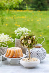 Canvas Print - Traditional Easter cakes, beautiful spring flowers and handmade decoration