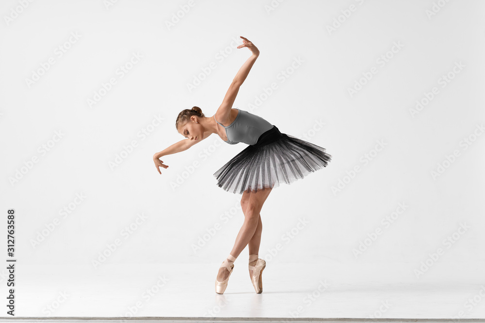 ballet dancer in rehearsal - obrazy, fototapety, plakaty 