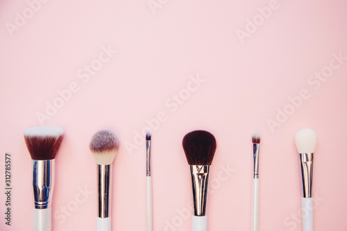Fotografía Set makeup brushes on pink color background