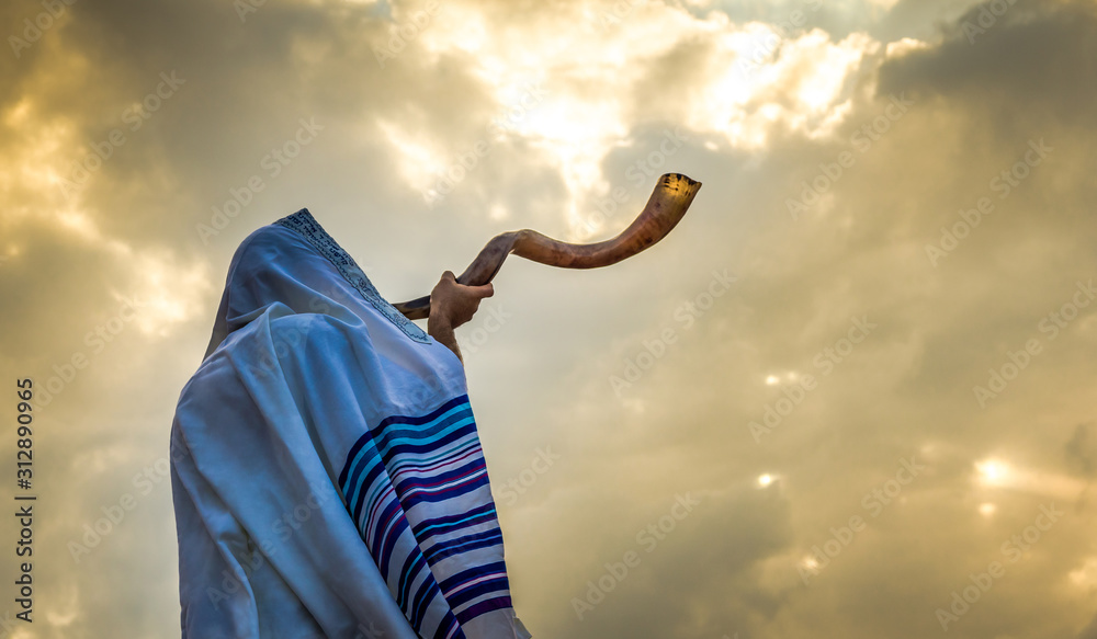 Jewish man in a tallith prayer shawl against dramatic sky - obrazy, fototapety, plakaty 