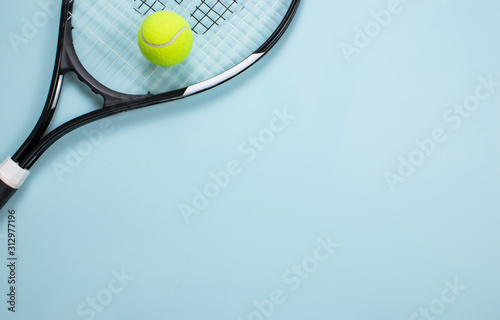Cuadros en Lienzo Tennis ball and racket isolated background. Top view