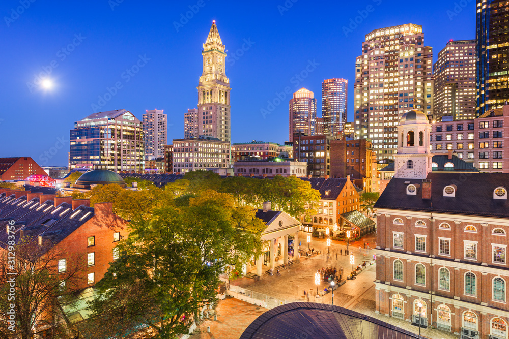 Boston, Massachusetts, USA skyline with Faneuil Hall and Quincy Market - obrazy, fototapety, plakaty 