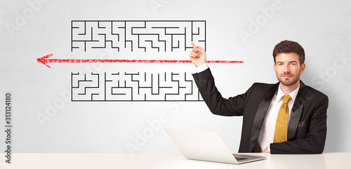 Cuadros en Lienzo Businessman presenting a maze on a wall
