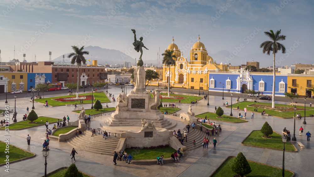 Aerial view of Trujillo main square. - obrazy, fototapety, plakaty 