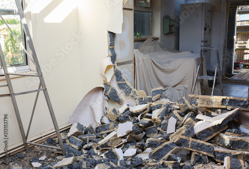 Cuadros en Lienzo Indoor renovation project, demolition of the wall between two rooms, damaged blo