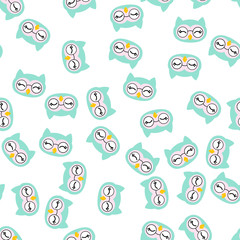 Canvas Print - Seamless pattern of cute hand drawn smiling owl. Cartoon zoo. Vector illustration. Bird for the design of children's products in scandinavian style.