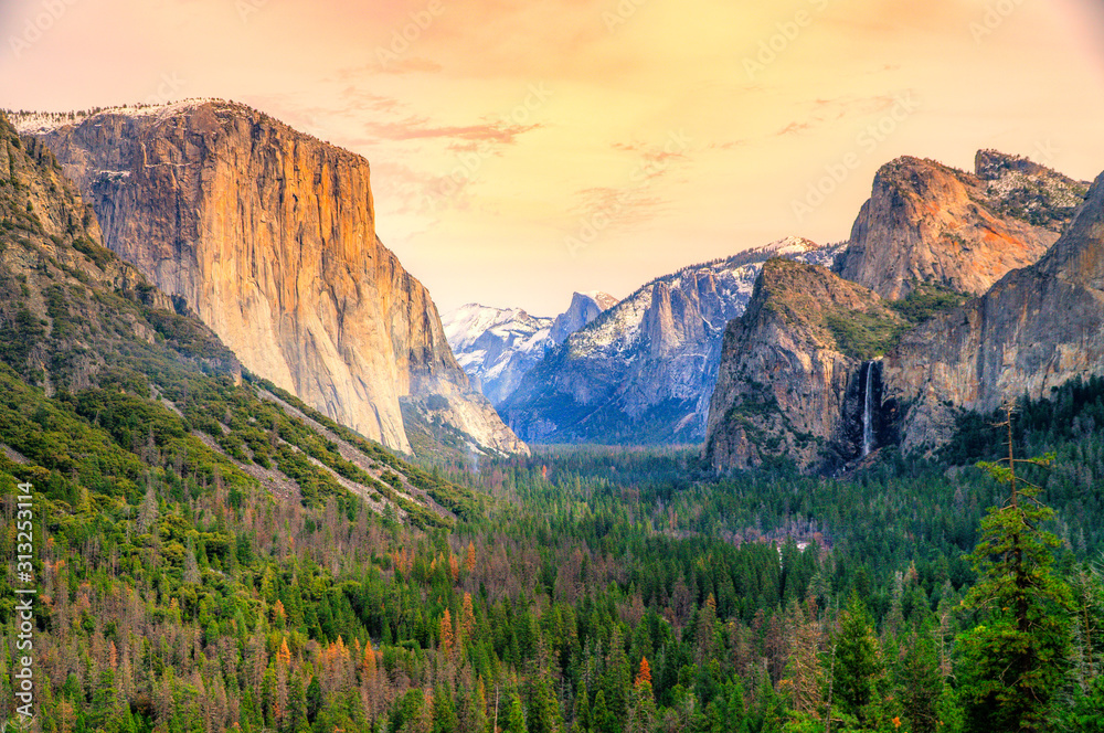 El Captain, Yosemite National Park, USA. - obrazy, fototapety, plakaty 