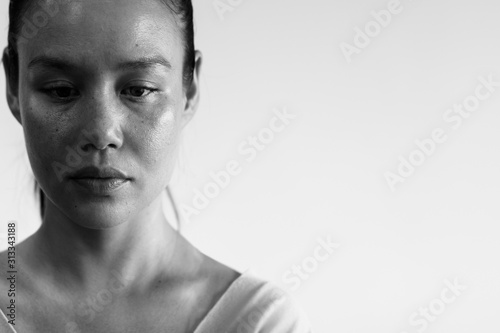Cuadros en Lienzo A portrait of a sad depressed woman. Black and white.