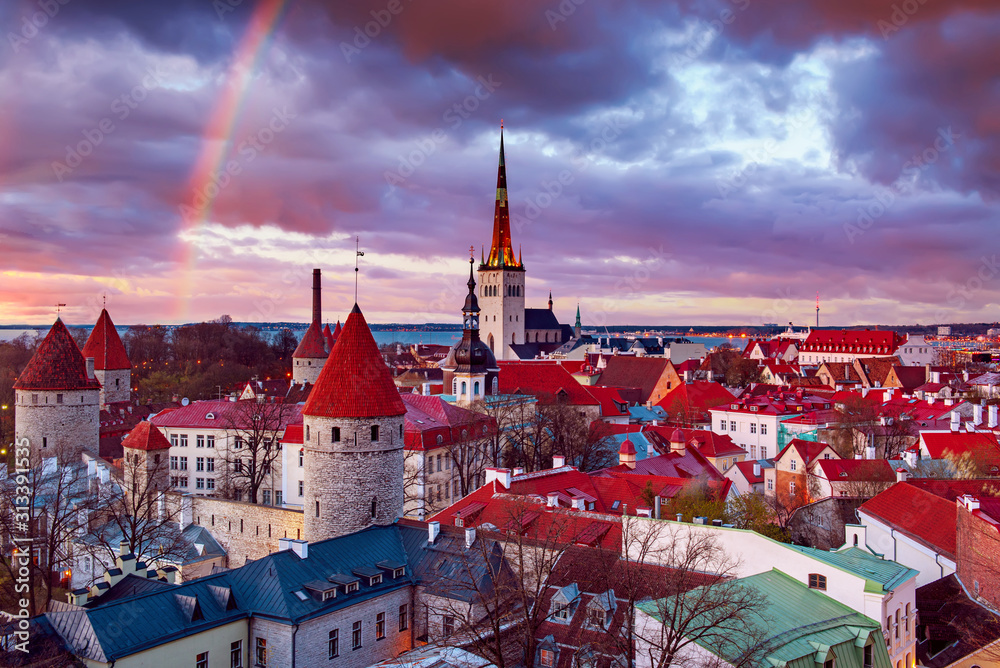 Tallinn view at sunset - obrazy, fototapety, plakaty 
