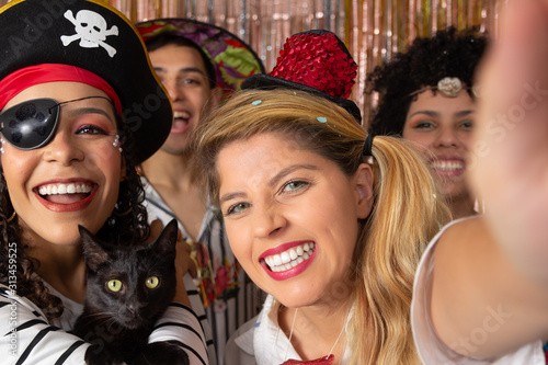 Fotomural Friends make self-portraits with Brazilian carnival costumes