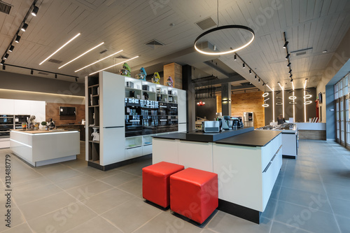 Fotografía Brand new home appliances in store showroom