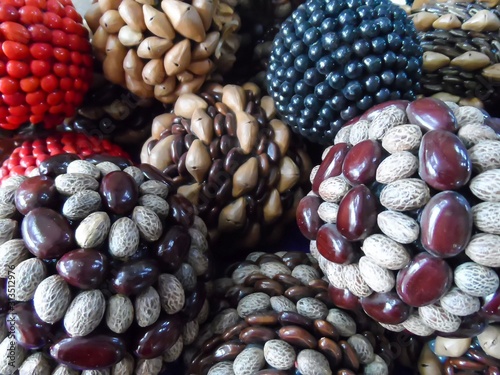 Cuadros en Lienzo Seeds and beans glued on balls for decorative craft items