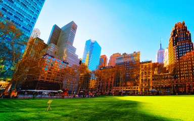 Wall Mural - Skyline with skyscrapers and American cityscape in Bryant Park in Midtown Manhattan, New York, USA. United States of America. NYC, US.