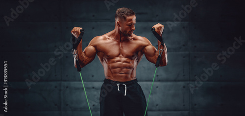 Fotomural Muscular Men Training With Resistance Bands