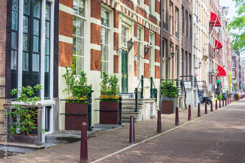 amsterdam-netherlands-may-23-2018-street-view-of-downtown-in-amsterdam-netherlands
