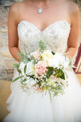 Wall Mural - Détail de la robe de la marié avec son bouquet le jour de son mariage