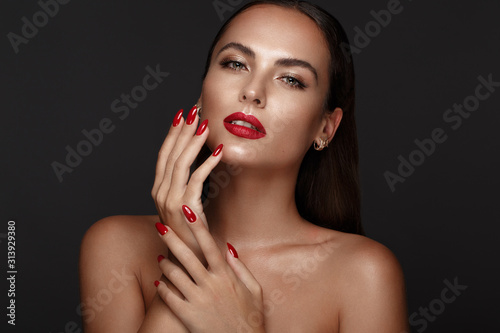 Beautiful girl with a classic make-up and red nails Lerretsbilde