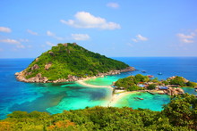 Nang Yuan Island Near Koh Tao In Suratthani Is Popular Of Tourist Visit Thailand.dive,scuba.snorkeling Into The Beautiful Sea And Blue Sky White Cloud Background.