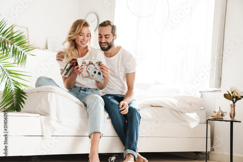Fotografía Happy young couple in love relaxing on a couch at the living room
