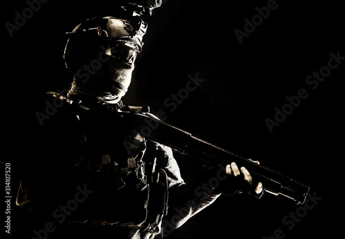 Fotografía Shoulder portrait of army elite troops soldier, anti-terrorist tactical team wit